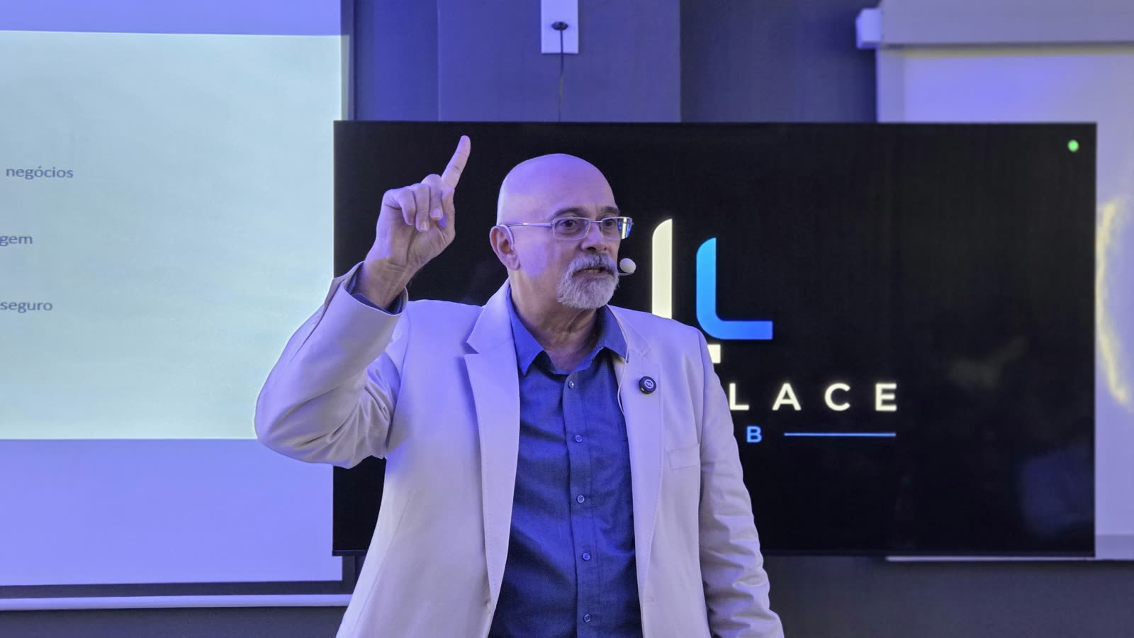 Palestra no lançamento do Hub Lovelace